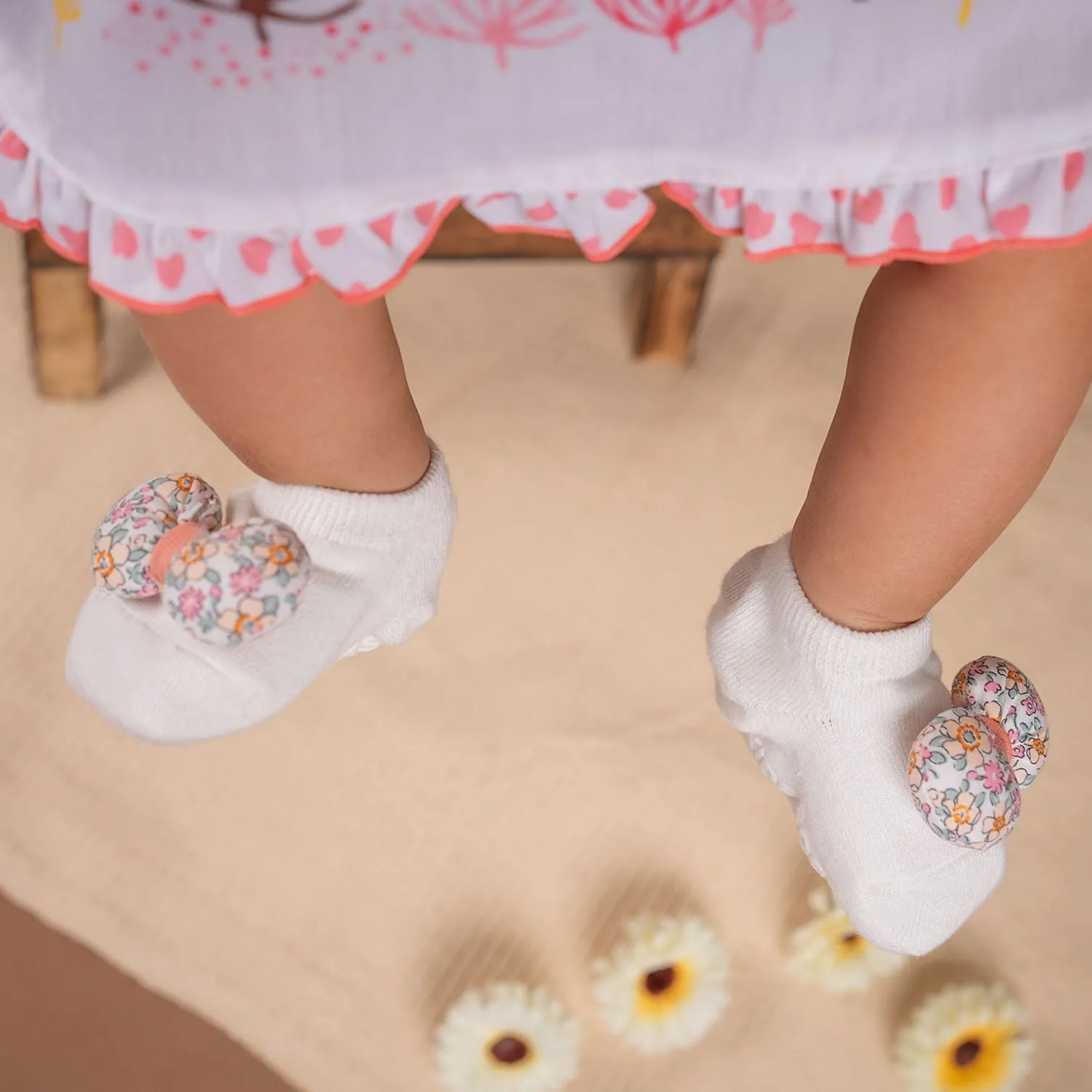 Baby Moo Floral Bow Matching Cap And Socks Set - Peach