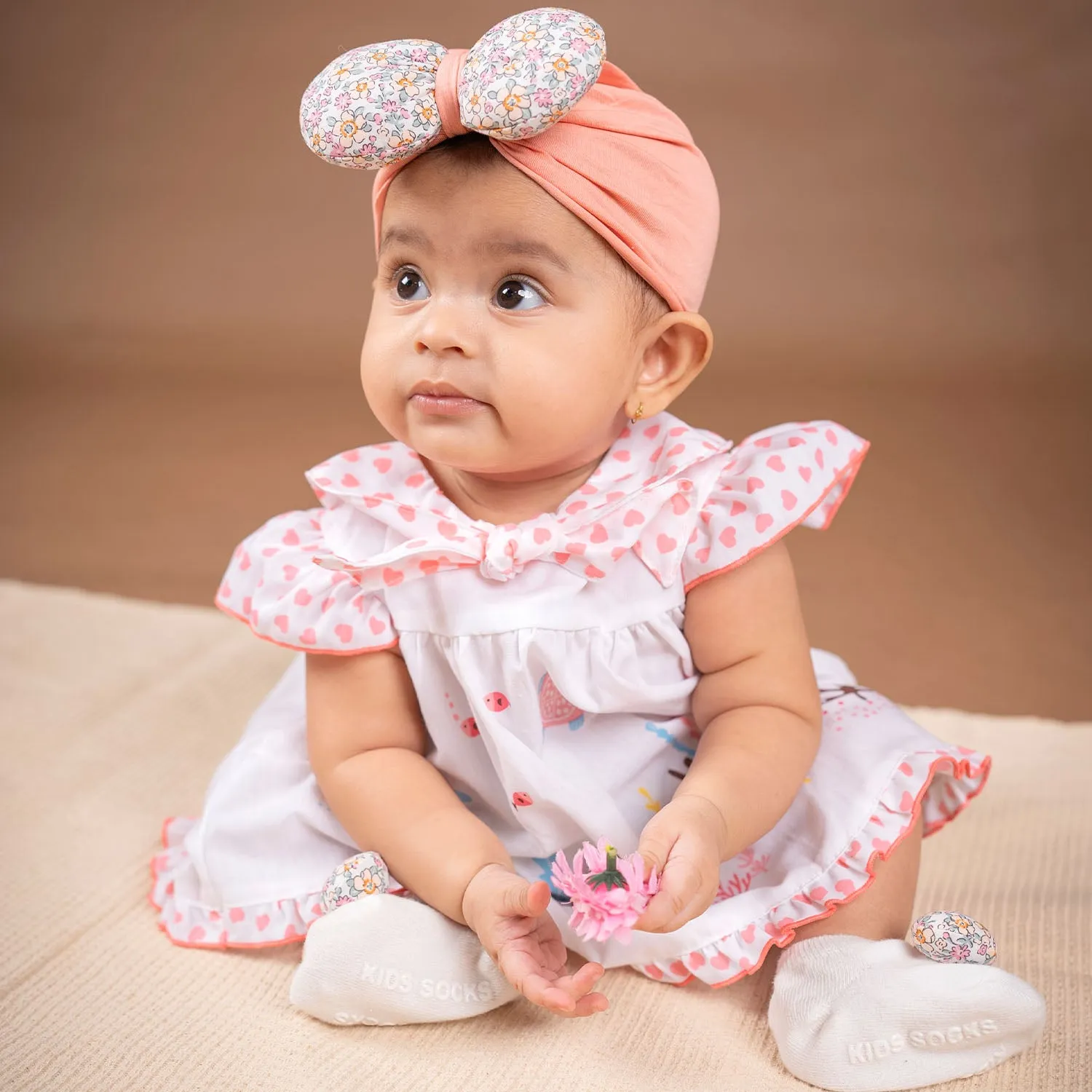 Baby Moo Floral Bow Matching Cap And Socks Set - Peach