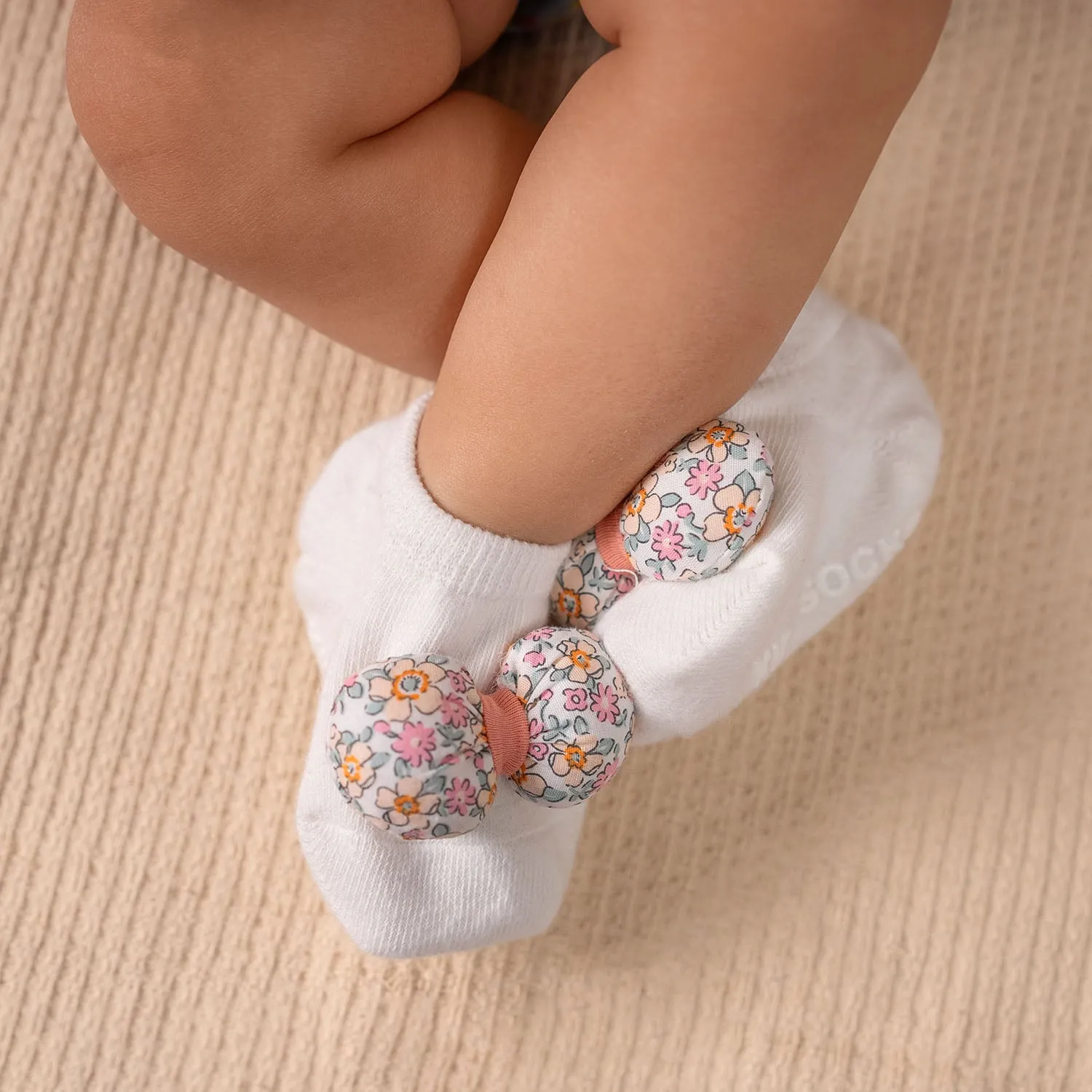 Baby Moo Floral Bow Matching Cap And Socks Set - Peach