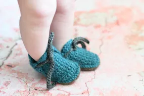 Bitty Mocs Baby Booties Crochet Pattern [crochet pattern]